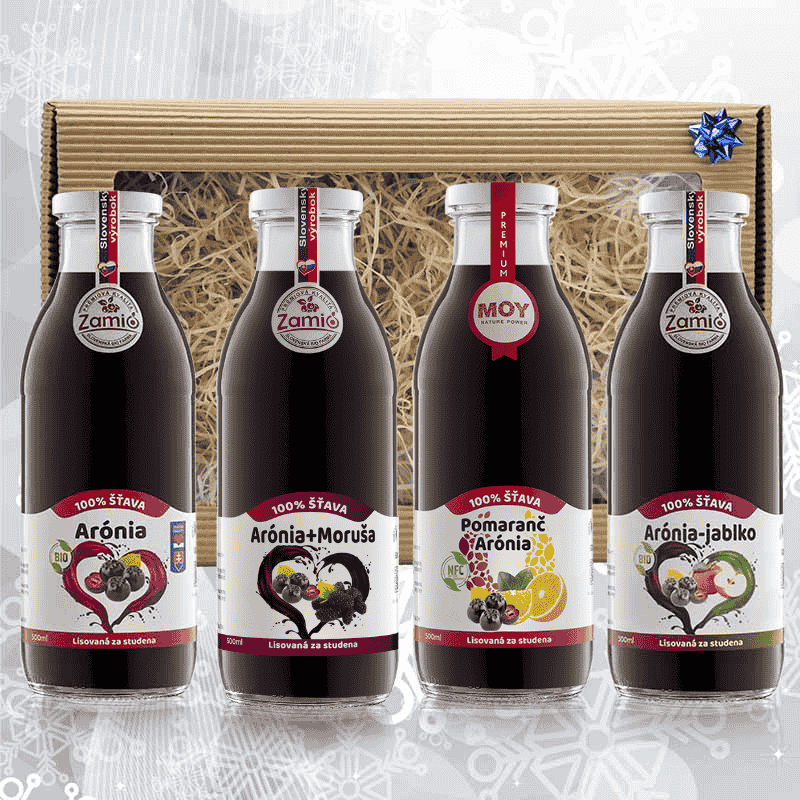 4 sklo flase plne stavy a za nimi je darčekova krabicka hneda