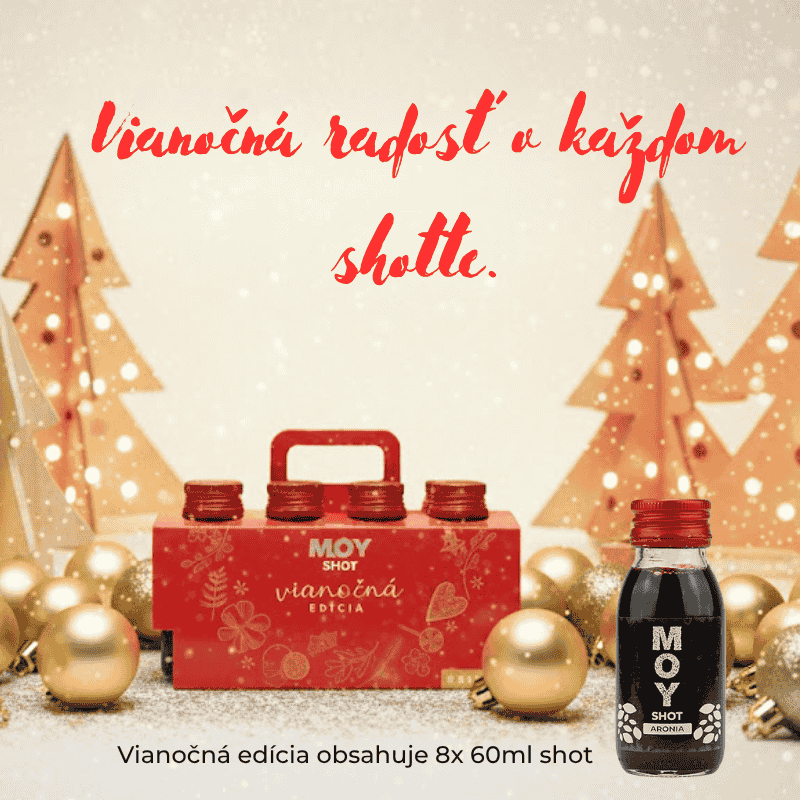 Vianočná zlatá krajinka stromčeky a gule v pozadí a krabica MOY shot vianočná edicia maly MOY shot