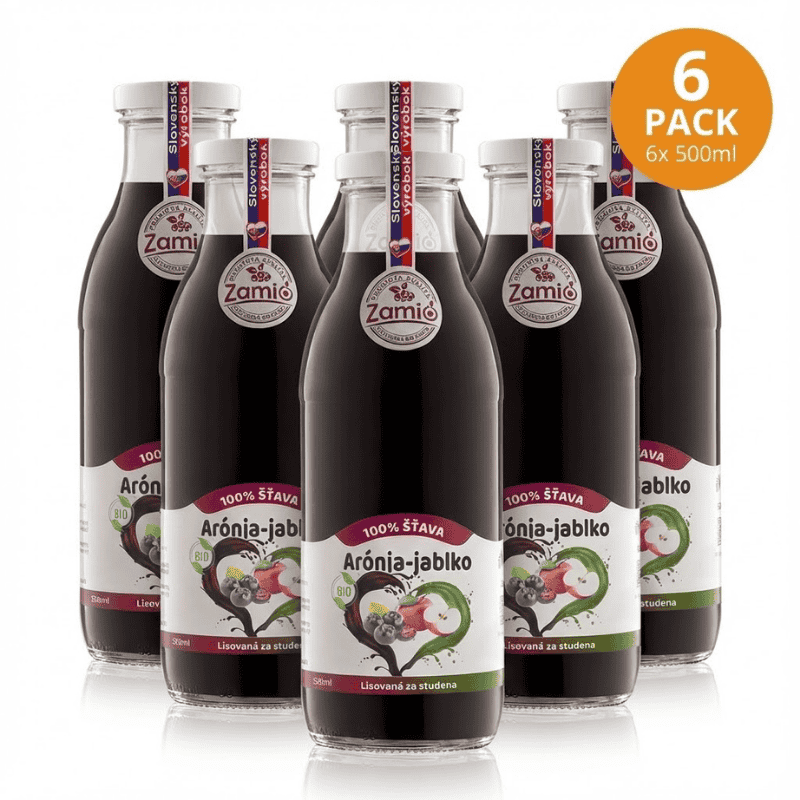 na obrazku su sklanené flase poukladané za sebou plne stavy tmavej z aronie a jablka 100% šťavy od ZAMA