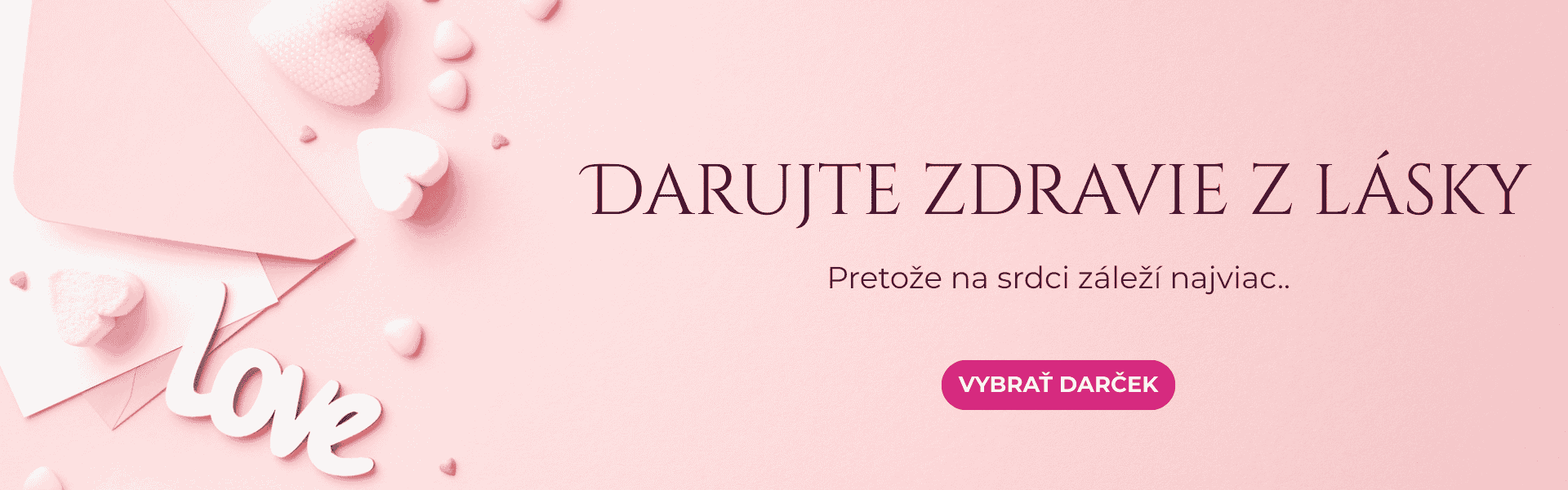 darček zlásky text na valentína , na ružovom podklade su položené kvaty , nadpis love a text